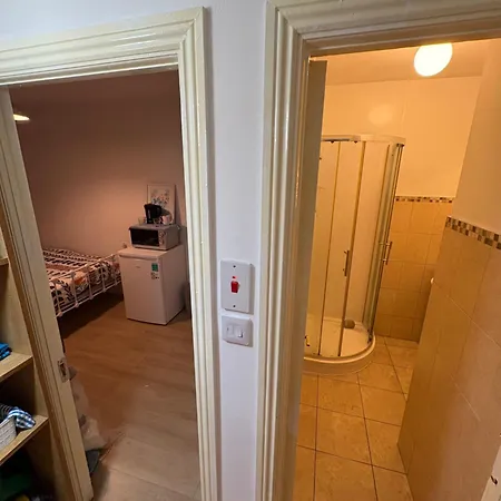 Homestay Ha Penny Bridge House , Elegant Private Double With River Liffey View