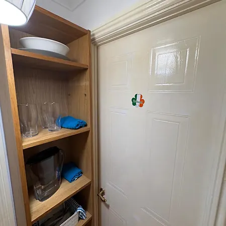 Homestay Ha Penny Bridge House , Elegant Private Double With River Liffey View *